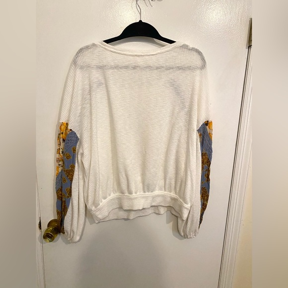 Free People ‘Casual Clash’ Top with Floral Print Balloon Sleeves - Picture 5 of 7